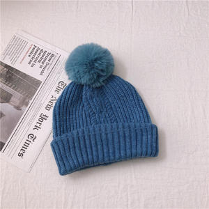 Bonnet en tricot unisexe à revers et pompon, doux et confortable pour l'hiver, avec logo personnalisé, OEM, marque privée, fournisseur en gros de couvre-chefs - Product Image 3