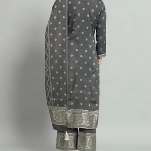 Salwar Kameez de mariée décontracté, style cachemire, moderne, avec broderie lourde, motif dessiné à la main, en fausse fourrure et soie, taille personnalisée, le plus beau et très tendance - Product Image 1