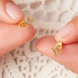 Boucles d'oreilles élégantes et uniques en argent sterling 925 plaqué or 18 carats avec diamants, motif étoile, cadeau tendance - Product Image 4