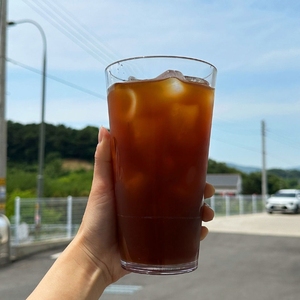 Large Venti Style Clear Party Cup 25oz 700ml Made Of <b>Plastic</b> As A Cold Drink Container And <b>Mug</b> For Everyday Use - Product Image 6