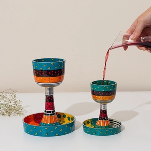Nuevo Lanzamiento: Posavasos Moderno Hecho a Mano de Metal con Esmalte Rojo para Copa de Kiddush, Serie Premium Touch, Ecológico, para Uso en Rituales Judíos de Shabat - Product Image 2