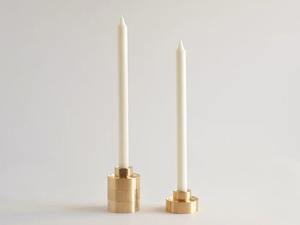 Porte-bougie en métal qui apporte une force et une stabilité durables à votre décoration, rehaussant l'élégance de toute pièce. - Product Image 2