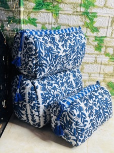 กระเป๋าใส่เครื่องสำอางแบบพกพา 3 ชิ้น ลายดอกไม้สีฟ้า ผ้าฝ้ายน้ำหนักเบา ปิดซิป พร้อมสายคล้องสำหรับเดินทาง - Product Image 3