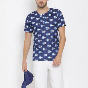 Camiseta Estampada Simple Gratis con un Estilo de Sublimación Atractivo para Hombres con un Look Urbano Moderno - Product Image 3