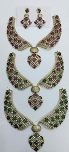 Collier de qualité supérieure avec de magnifiques boucles d'oreilles, parfait pour les mariages, les tenues de soirée, s'accorde avec toutes les tenues, dernière collection de bijoux. - Product Image 1