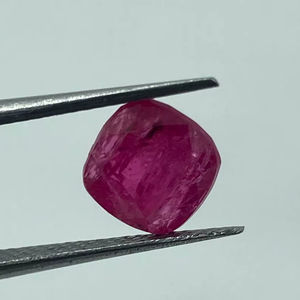 Piedra Preciosa de Espinela Natural, Rara y de Calidad Premium, Piedra Brillante 100% Natural y Genuina, Piedra Preciosa Rara y Valiosa - Product Image 1