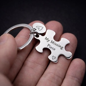 Porte-clés puzzle personnalisés en acier inoxydable, noms gravés, cadeau en métal de luxe pour anniversaire, fait main - Product Image 2