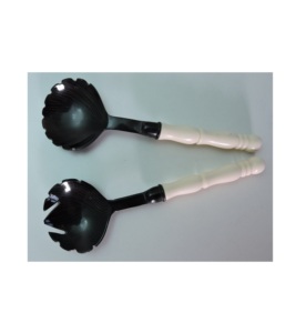 Ensemble de 2 cuillères à salade en corne, adaptées aux aliments, fabriquées à la main à partir de corne de buffle naturelle, au prix d'usine. - Product Image 1