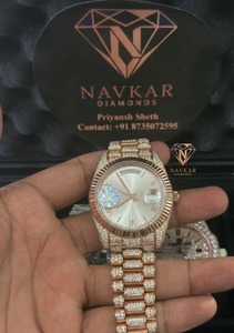Montre de luxe en moissanite pour hommes et femmes, élégante, idéale pour les fêtes, les événements et les cadeaux, en provenance d'Inde - Product Image 1