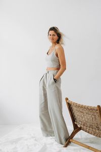 Blusa de mujer 100% algodón orgánico con tirantes cruzados y espalda descubierta |   Tirantes Cruzados en la Espalda |   Estilo bohemio vintage plisado y ecológico - Product Image 4