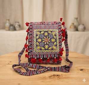 Bolso Bandolera Boho de Algodón Bordado con Patrón Geométrico Multicolor y Borlas, Estilo Banjara Royal Heritage - Product Image 2