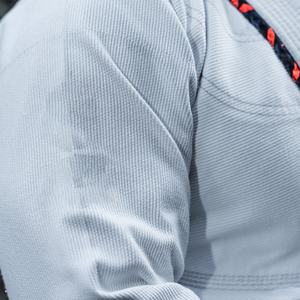 Traje profesional Jujutsu Gi con impresión de logotipo personalizado Diseño ligero cómodo Perfecto para entrenamiento y talleres - Product Image 3