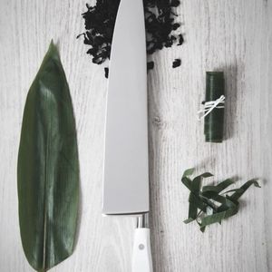 Couteaux de chef argentés à manche blanc avec triple rivet, lame longue et pointue pour la découpe des fruits et la préparation des aliments en cuisine - Product Image 6