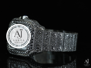 AARVA JEWELS สายนาฬิกาอะนาล็อกสีเงินสุดหรูขนาด 20 มม. สายนาฬิกาแบบกลไก ดีไซน์เพชร คริสตัลแซฟไฟร์ ตัวล็อคแบบพับได้ - Product Image 3