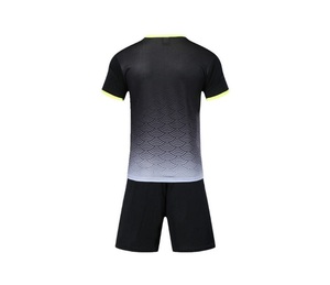 Ensemble d'uniformes de football personnalisés de haute qualité, nouveau design, directement de l'usine, kit d'uniformes de football vierges pour adultes avec impression par sublimation intégrale - Product Image 2