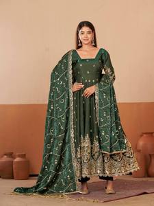 Conjunto de Vestido de Seda con Brillo Intenso y Bordado, con Lentejuelas y Cordones, Dupatta y Pantalón, Estilo Tradicional, Protección Solar, Secado Rápido, Holgado - Product Image 3