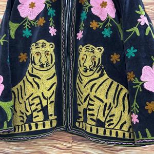 Chaqueta de Terciopelo para Mujer con Bordado de Tigre, Estilo Boho, Floral, Negra, Prenda Exterior Étnica - Product Image 3