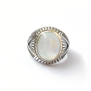 Anillo de Moda con Piedra Lunar, 5.7 Gramos de Peso - Product Image 2