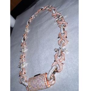 Chaîne en Moissanite Diamantée de Haute Qualité, Style Iced-Out Premium, Idéale pour le Quotidien, les Événements Spéciaux et les Cadeaux, Disponible au Meilleur Prix - Product Image 1