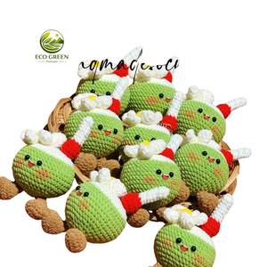 Juguete de ganchillo suave al por mayor, adorable personaje de bebida verde para regalo de bebé, accesorio de llavero de peluche Amigurumi hecho a mano - Product Image 2