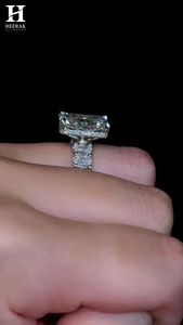 Bague de fiançailles de luxe en diamant de laboratoire taille émeraude avec halo caché, bijoux fins pour femme - Product Image 5