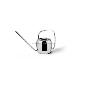 Bote DE AGUA DE ACERO INOXIDABLE duradero para uso en jardín y cocina con acabado resistente al óxido de primera calidad y Caño largo elegante - Product Image 3