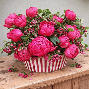 High Quality Eco-Friendly Hand Poured Resin Striped Red Planter Modern Multi-functional Decorative Flower <b>Pot</b> Luxury Home Decor - Product Image 1