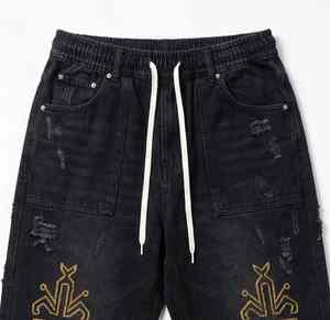 Démarquez-vous avec nos motifs de broderie personnalisés et notre tissu haute performance durable utilisé sur chaque pantalon en jean brodé. - Product Image 5