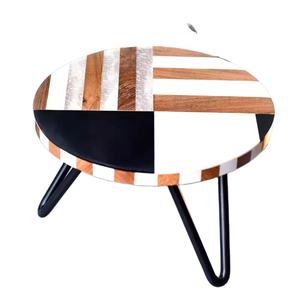 Elegante plato de madera para servir arte de resina con soporte de metal, exhibición contemporánea de pastel de postre para decoración de hogar, restaurante y fiesta - Product Image 1