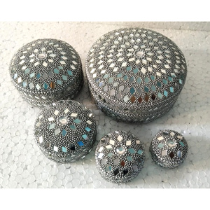 Offre Spéciale : Boîte à Bijoux Décorative Effet Miroir, Lot de 5 Pièces, en Lacquer Scintillante Argentée, pour Rangement de Pilules et Petits Objets, Idéale comme Cadeau Souvenir - Product Image 1