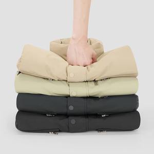 Gilet d'hiver pour homme personnalisé multicolore coupe-vent, gilet sans manches rembourré en duvet de canard chaud pour l'hiver - Product Image 5