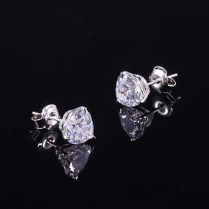 Boucles d'oreilles clous unisexes tendance en argent sterling 925 avec diamants Moissanite VVS taille cœur 8MM*2pcs, idéales pour les fêtes, mariages et comme cadeau de fiançailles - Product Image 3