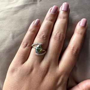 Anillo de Moissanita con Corte Ovalado Verde Fantasía y Banda Cruzada para Mujer, Plata 925 Original, Chapado en Oro, Joyería de Promesa de Boda, Regalo - Product Image 4