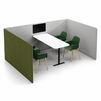 Table de négociation de bureau modulaire moderne en MDF semi-fermée, gris-vert, avec panneaux d'intimité, 4 places, pour réunions d'équipe collaboratives