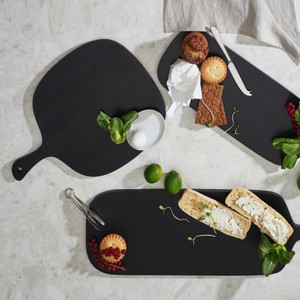 Planche à découper carrée en bois de haute qualité avec poignée, finition noire, plateau de service pour fromage, idéal pour la cuisine, fabriquée au Vietnam - Product Image 3