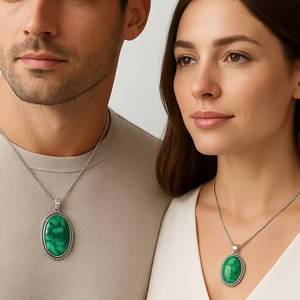 Collier pendentif en malachite verte naturelle, plaqué argent, cristal de guérison, éco-responsable, fait main, inspiré du Reiki, 100% - Product Image 2