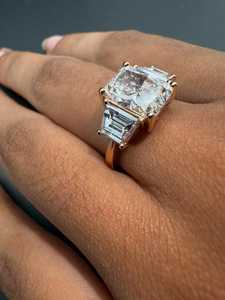 Bague unique en moissanite taille radiant avec pierres latérales trapézoïdales pour femme, en argent 925 original, pour cadeau de promesse de mariage ou pour elle - Product Image 6