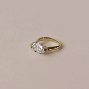 Anillo de Oro con Diamante Ovalado de 2 Quilates Cultivado en Laboratorio, con Garras, Estilo Clásico, Joyería para Mujer - Product Image 2