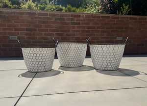 Jardinière rustique en métal galvanisé, patine blanche, faite à la main, grande jardinière d'extérieur, pot galvanisé pour plantes - Product Image 3