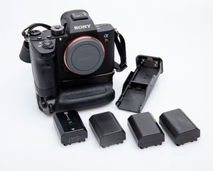 กล้องดิจิตอลมิเรอร์เลสฟูลเฟรม Alpha <span class=keywords><strong>A7r</strong></span> III <span class=keywords><strong>IV</strong></span> 61MP พร้อมเลนส์ซูมแบบเปลี่ยนได้ รองรับวิดีโอ 8K ชิปเซ็นเซอร์ CMOS รองรับการ์ด SD ขายส่ง - Product Image 6