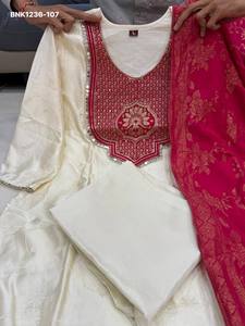 Fabricant indien de costumes haut de gamme en tissu Banarasi avec broderie Zari, jacquard et broderie, dernière collection. - Product Image 5