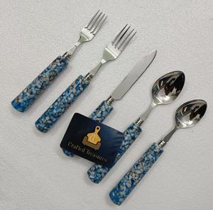Ensemble de couverts en acier inoxydable avec manche en terrazzo au design créatif, comprenant couteau, cuillère et fourchette, pour la cuisine et la table. - Product Image 2