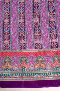 Tela con estampado de rayas florales moradas y borde ornamental para diseño de vestido Kurti, material para ropa étnica. - Product Image 3