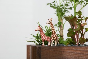 [2,9] fábrica gran oferta resina ecológica modelo pintado a mano Micro paisaje piezas de bricolaje figuritas creativas decoración de jirafa - Product Image 6