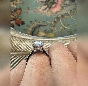 Anillo de lujo con diamante cultivado en laboratorio de corte cojín para mujer, plata 925, regalo de compromiso y boda con certificación IGI SGL, piedra de 3 quilates - Product Image 4