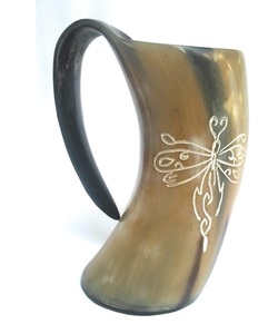 Jarra Vikinga Hecha a Mano de Cuerno de Búfalo Pulido, Estilo Animal, Nuevo Diseño - Product Image 1