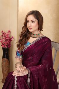 ผ้าไหมเนื้อหนาปักลายด้วยด้าย ปักเลื่อม และปักมุกทั่วทั้งผืน มาพร้อมเสื้อปักลายเต็มตัวและเสื้อปักลายดีไซเนอร์ - Product Image 4