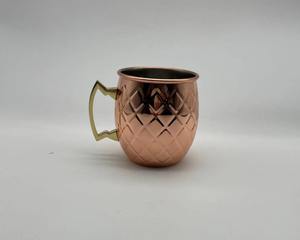 Mug en cuivre classique avec poignée, vaisselle en cuivre pur, parfait pour servir de la bière, de l'eau, pour la maison, le bar et les repas, provenant d'Inde. - Product Image 1