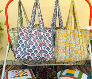 Sac fourre-tout matelassé pour femme, fait main en Inde, imprimé au bloc, pour toutes les saisons, avec fermeture éclair - Product Image 3