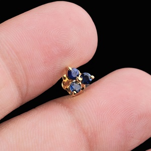 Vente en gros de boucles d'oreilles en argent 925 plaqué or jaune avec saphir bleu naturel en forme de trèfle, bijoux fins pour femmes, Memoria Jewels - Product Image 6